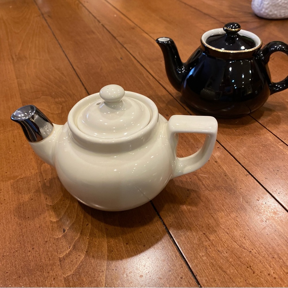 Tea for 1 or 2! Set of HALL vintage mini individual teapots.Vintage.